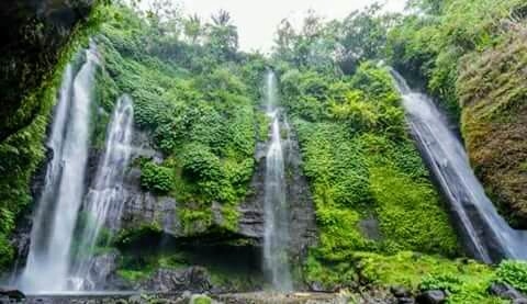 Yuk, Jalan-Jalan Ke Air Terjun Fiji yang Cantik dan Sejuk!