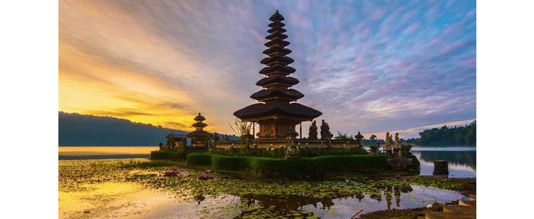 Keindahan Danau Beratan Bedugul dan Pura Ulun Danu yang Ikonik