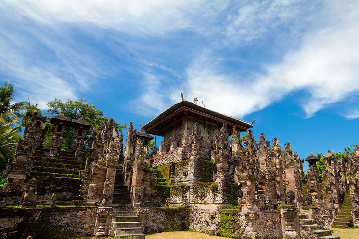 2 Magnificent Bali Temples to Explore Near a Hidden Paradise