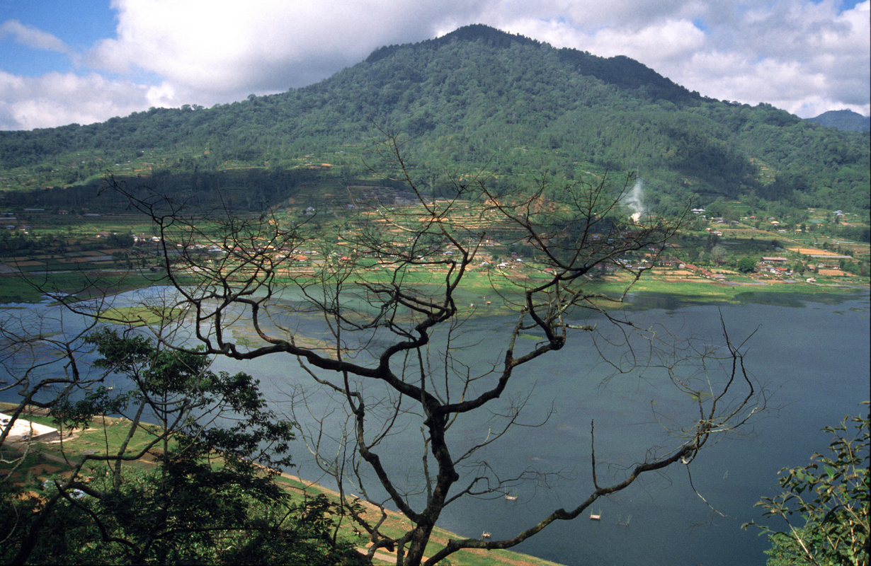 Wonderful! These Twin Lakes are Hidden Paradise in Bali that You Must Visit