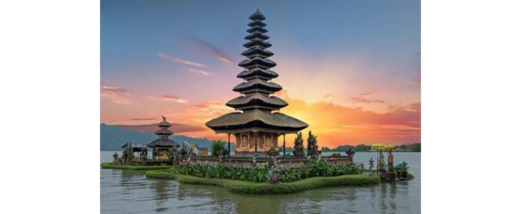 Explore Bali Even Further to the Giant Cave Near a Hidden Paradise in Northern Bali!