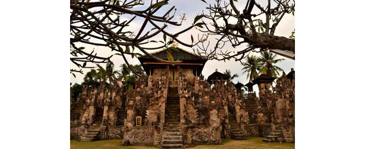 Experience An Exciting Trip to The Oldest Balinese Hindu Beji Temple Near A Hidden Paradise in North Bali