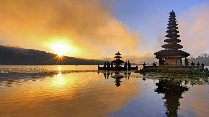Catch The Beauty of Sunrise in Heaven and Stay in Air Sanih Beach Villa, A Bali Luxury Villa