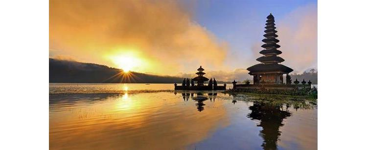 Catch The Beauty of Sunrise in Heaven and Stay in Air Sanih Beach Villa, A Bali Luxury Villa